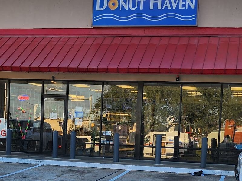 Donut Haven exterior